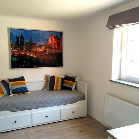 Tomc Apartma *